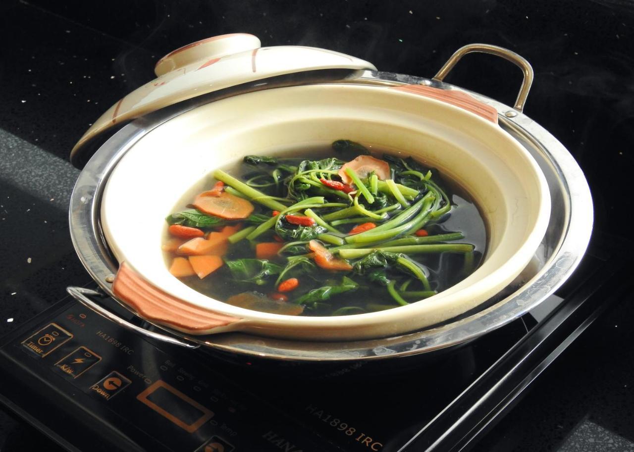 Gloria Residences Ion Delemen Genting Highlands Exterior foto A pot of kang kong being cooked