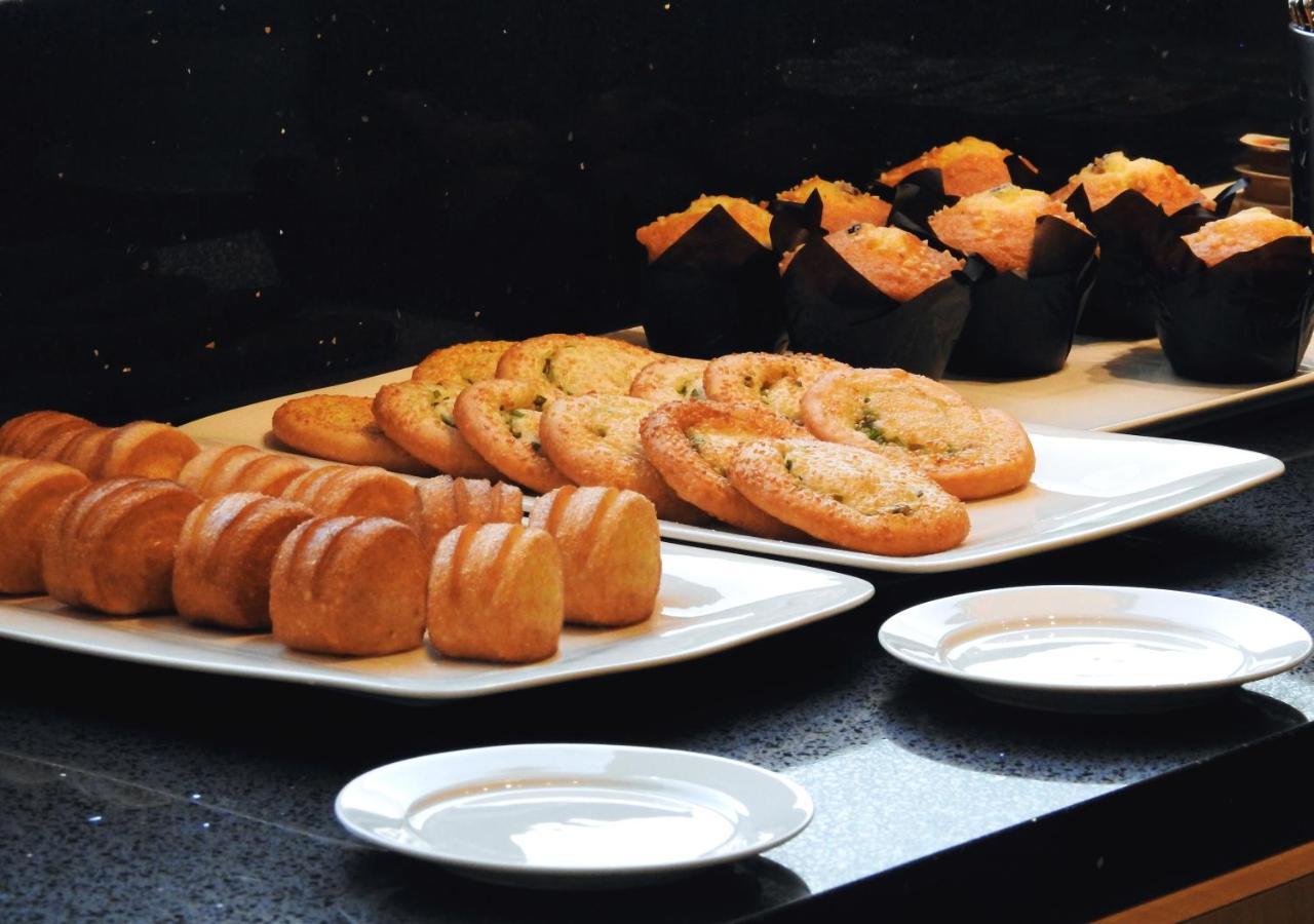 Gloria Residences Ion Delemen Genting Highlands Exterior foto A selection of bread and muffins